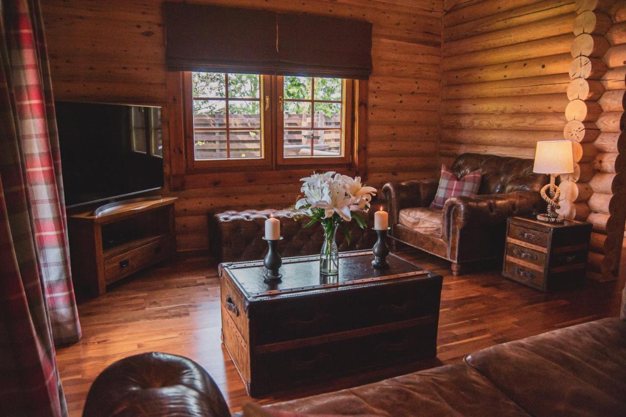 Tomatin - Luxury Two Bedroom Log Cabin With Hot Tub 버윅어폰트위드 외부 사진